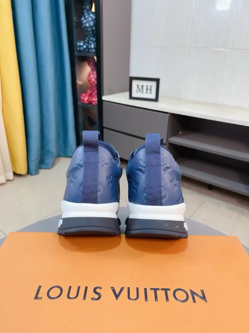 Ex-factory price 520🌹🌹[lv]🌹High-end men's shoes brand: Official website 1:1 Latest masterpiece: The upper is made of Italian imported first-layer cowhide punching design➕made of full genuine leather lining🔥, making walking more convenient and comfortable! Exclusive new style, stunning work [color]! Create a fashionable personality to set off your uniqueness! A must-have for trendy men! Classic🔥Number: 38-44